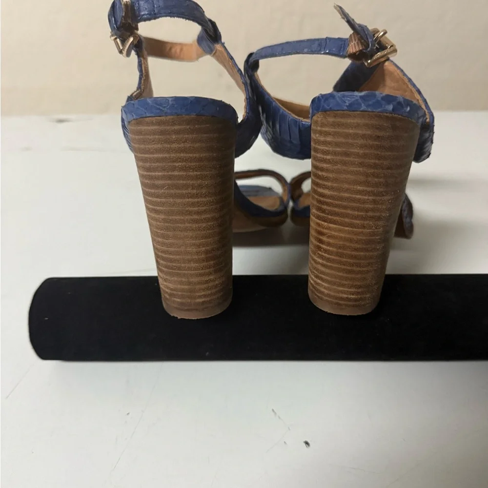 Women’s Coach lexey Blue cobalt‎ Leather Sandals. - Picture 8 of 15